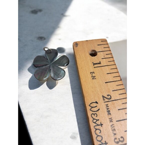 Iridescent Mother of Pearl Flower Pendant - Picture 4 of 5